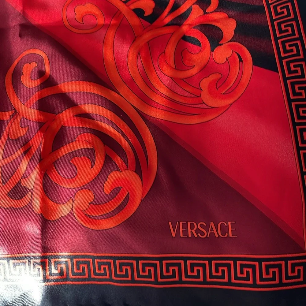 Vintage, Versace Medusa red and black silk scarf - Picture 6 of 9